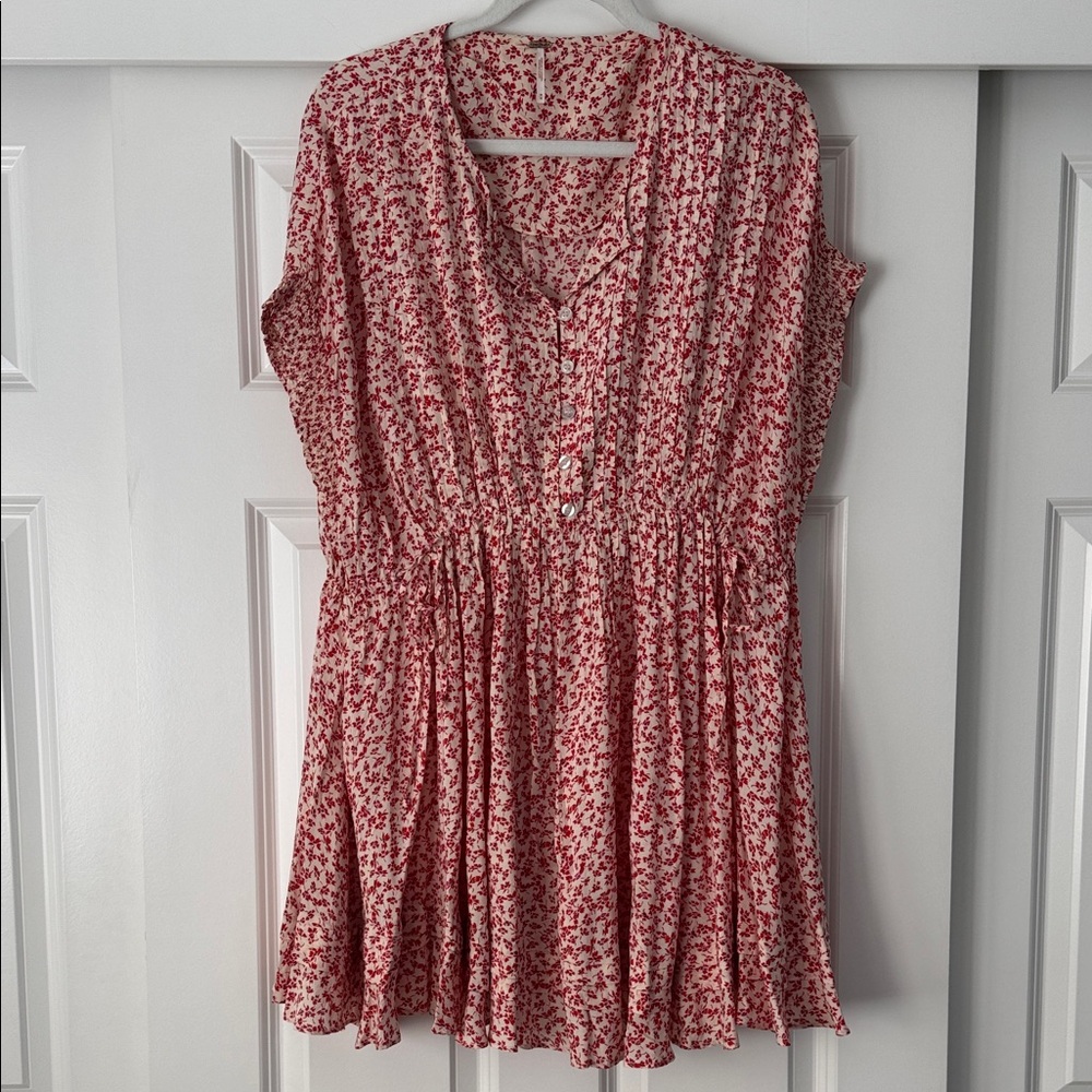 Free People Floral Red Dress Size: M NWOT.  ✨